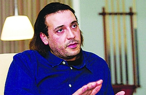 卡扎菲死前躲下水道被揪出,卡扎菲逃亡真实视频