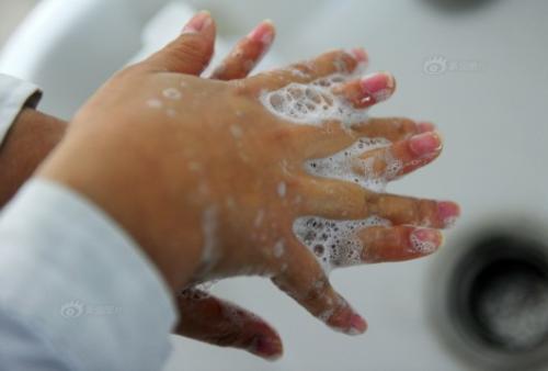 手脱皮是什么原因该怎么办,手脱皮是什么原因造成的怎么治疗