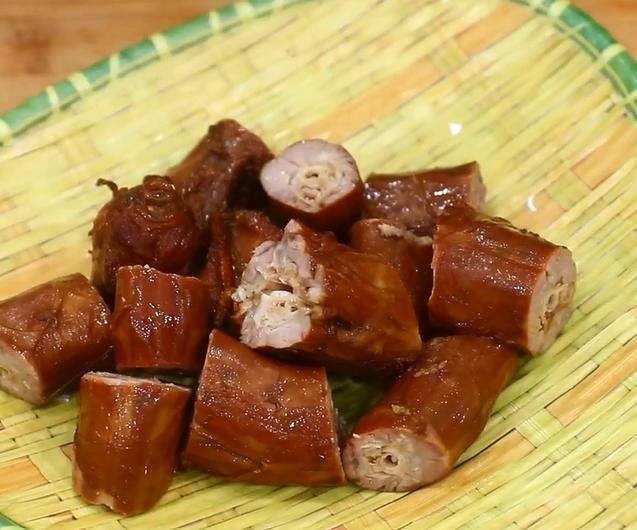 卤鸭脖如何让肉质很紧致,正宗鲜卤入味鸭脖