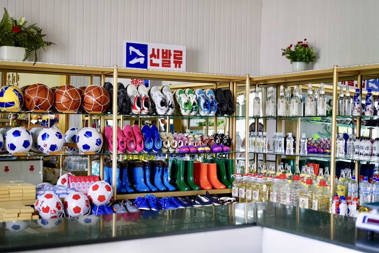 朝鲜人来到中国买东西,朝鲜人到丹东买东西