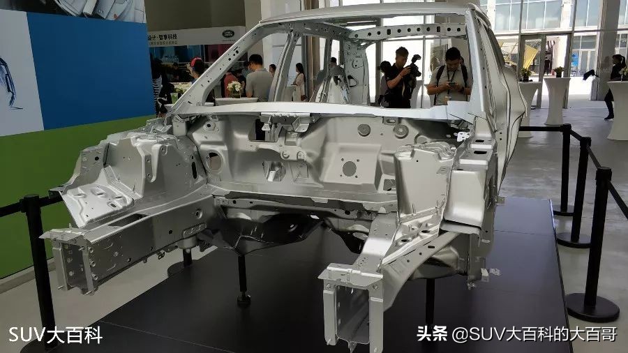 全新一代路虎揽胜极光黑科技体验,路虎极光五块屏幕