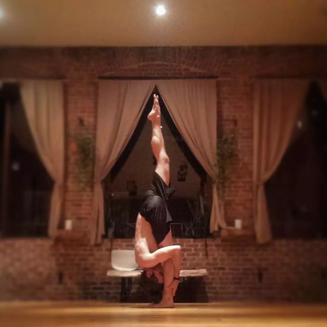 来练瑜伽提升气质,温和的瑜伽运动