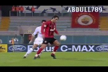 哥劝你踢球要潇洒!21世纪足坛三大潇洒哥