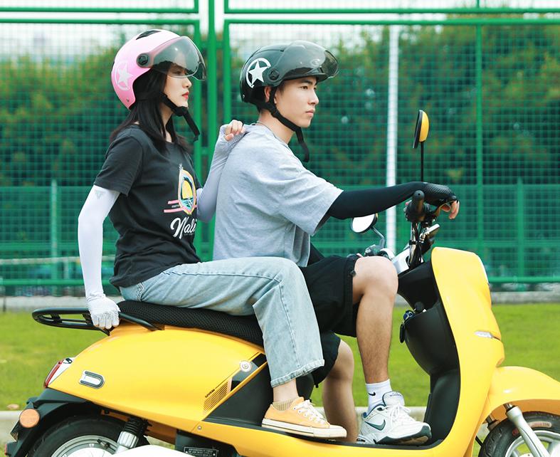 电动车锂电和铅酸电池哪个更好用,电动车12v的电池是铅酸还是锂电池