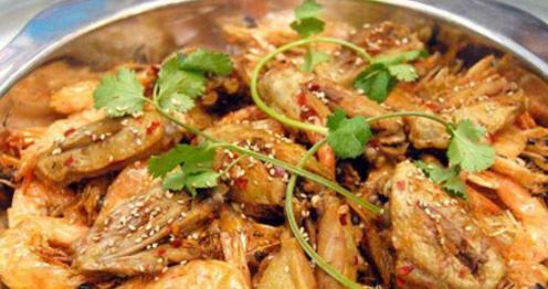 网友笑了：旅游必吃美食“中国足球”，端上来却是一道“国猪”