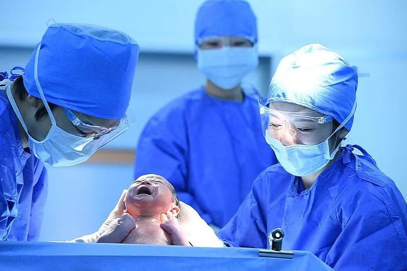 生孩子可以报销哪些费用,生孩子可以用老公的社保卡报销吗