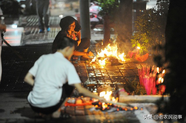 中元节上坟的三忌讳四供品,七月十五中元节祭拜带什么