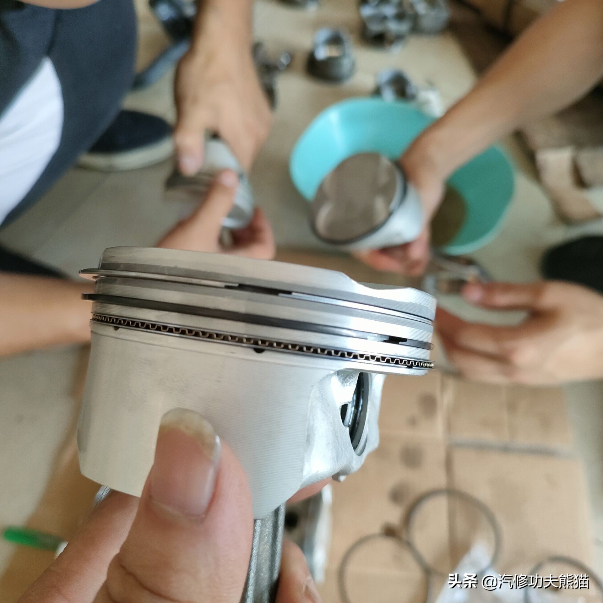 宝马e90325i2007款,宝马e90漏机油通病