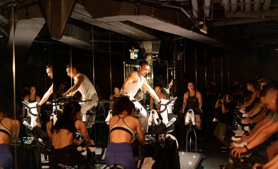 「2021冬季甩肉燃脂指南」，大上海时代广场和你一起遇见更好