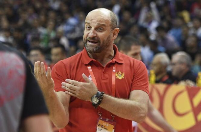 世界杯主教练被罚下场,黑山主教练被驱逐出场