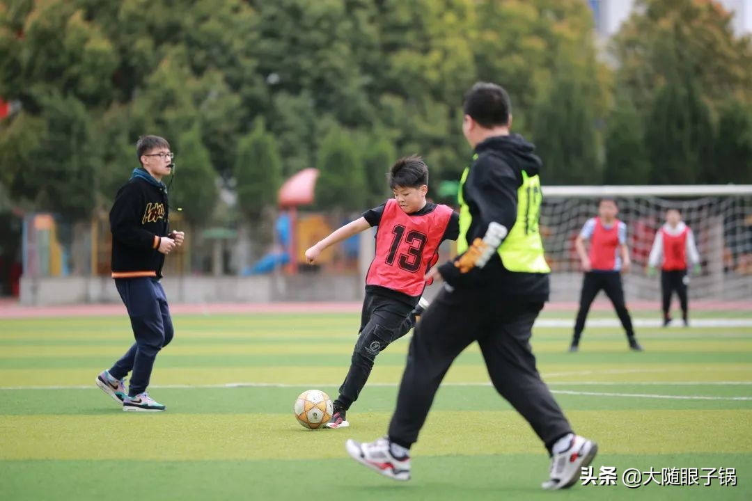 随州外国语小学足球比赛,外国语学校足球小将比赛