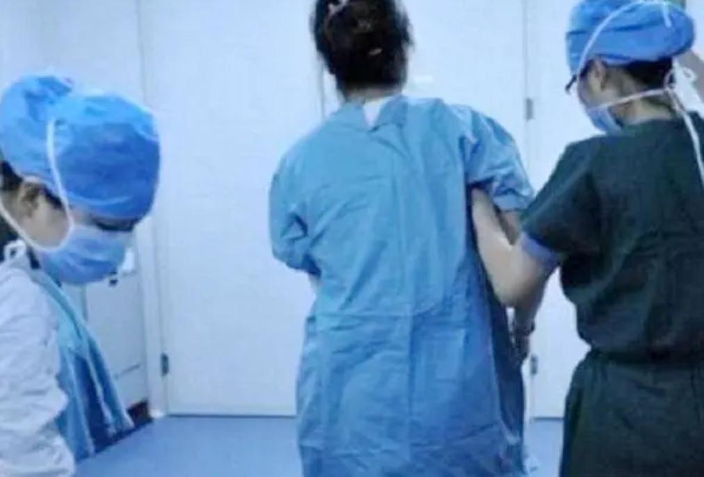 小s生三胎多少岁剖腹,小s剖腹产怎么修复的