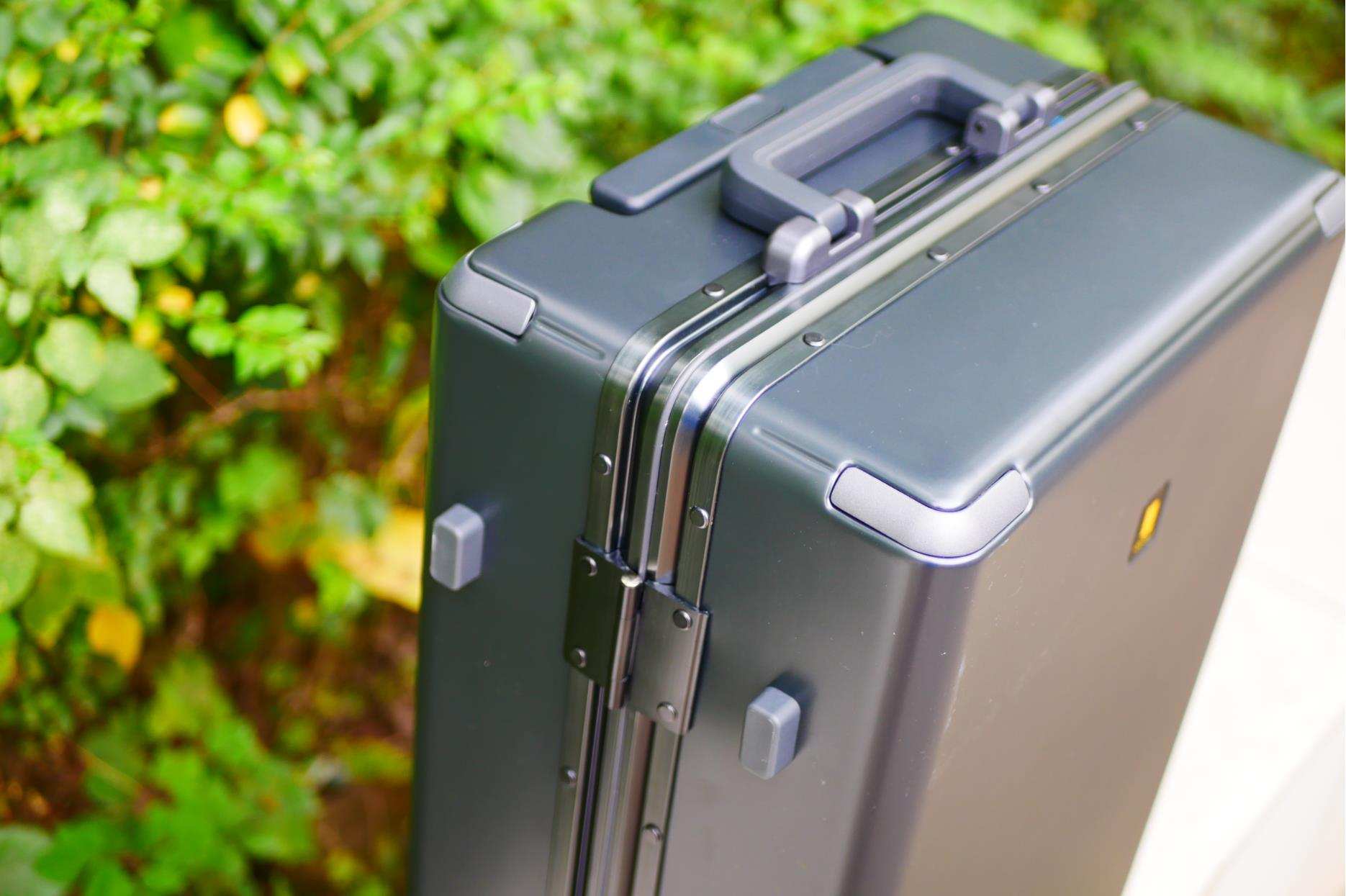 地平线8号20寸登机箱黑色,地平线8号经典系列行李箱测评