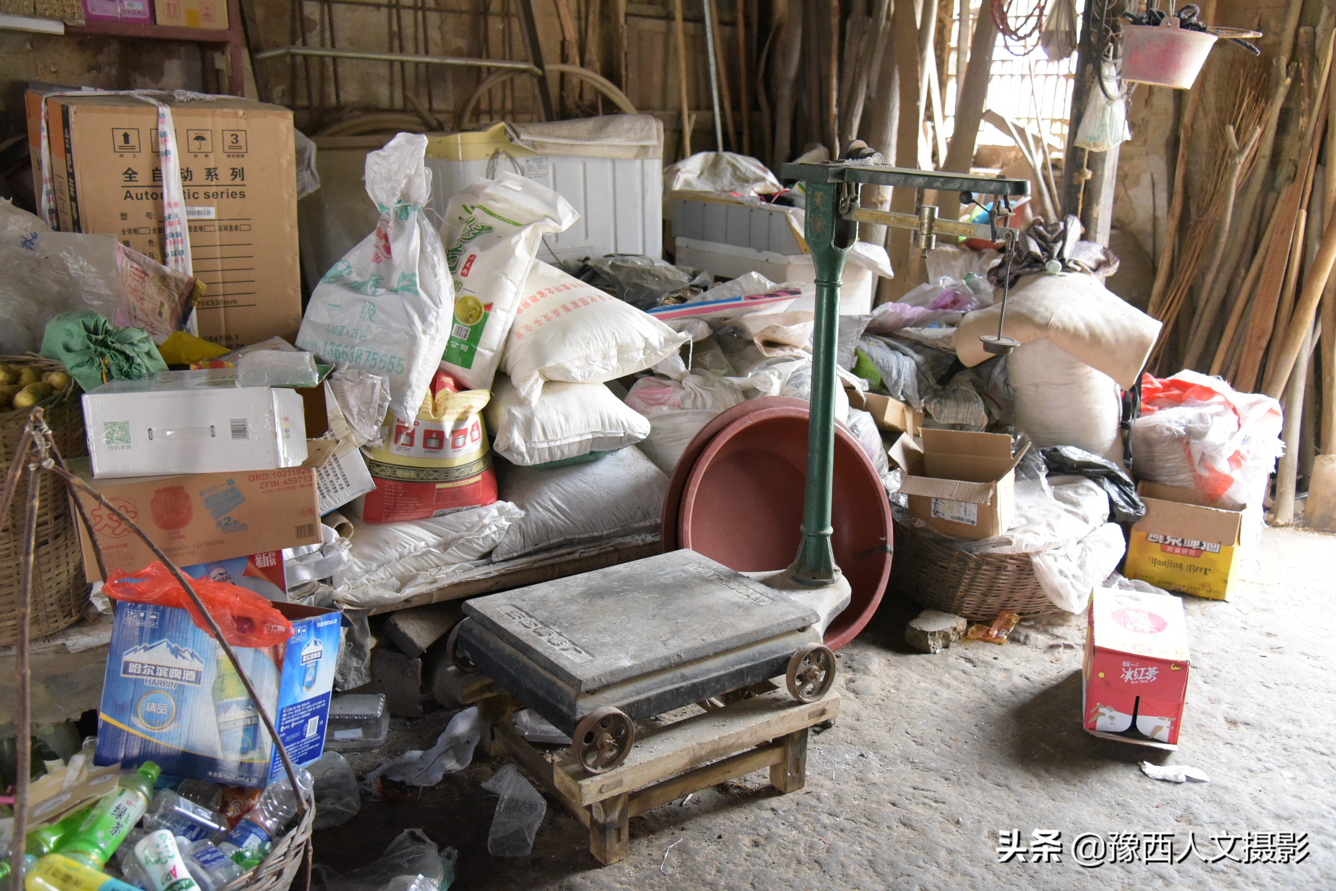河南大叔供销社里卖货55年，一担两筐走遍全乡，商店模样70年没改