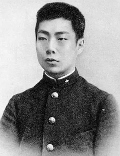 清朝为什么强制剃头发并戴上帽子,秃顶的人留清朝辫子