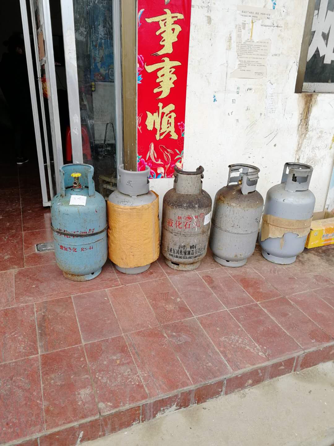 埠江镇积极开展“*党**员多跑腿、群众少出门”活动