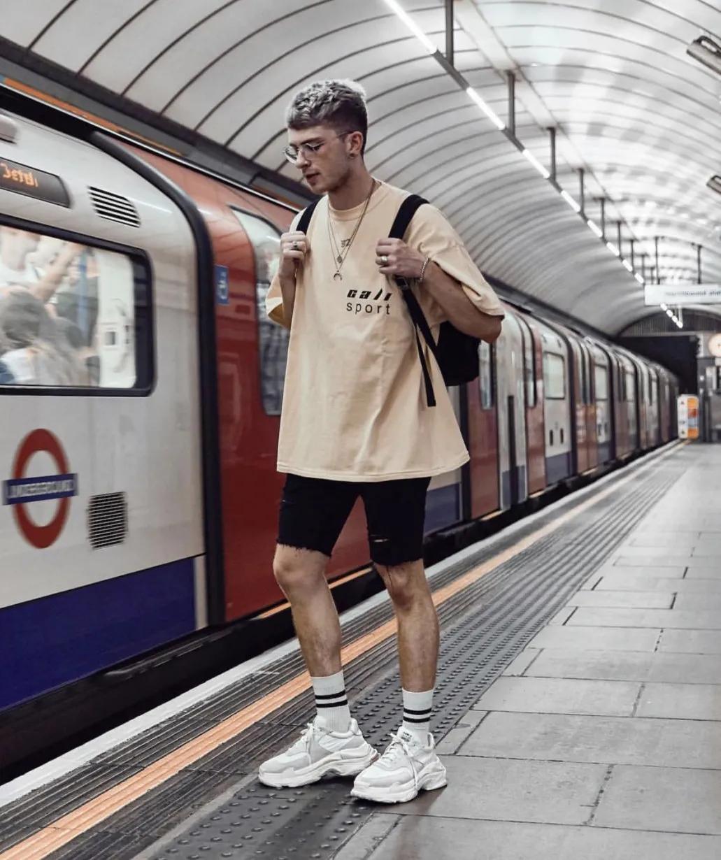 巴黎世家七夕土味广告,巴黎世家的七夕广告真的土爆了吗