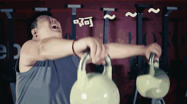 学生体育课深蹲视频,体育课深蹲的女生视频