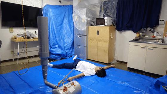 在房间里发射10000颗爆米花,这位日本人真是被居家隔离憋坏了