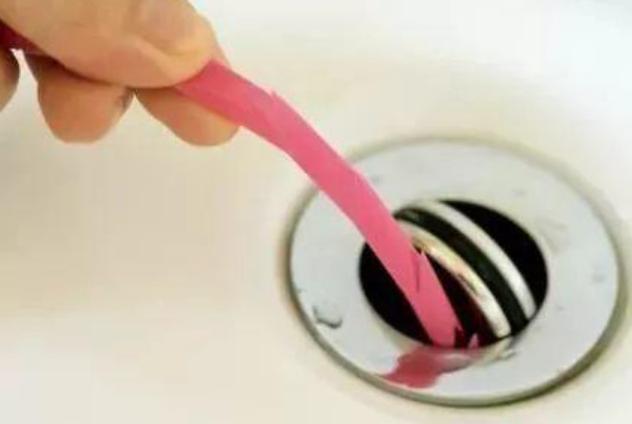 室内头发多到清不尽？教你一招，3秒就能解决，生活小妙招学起来