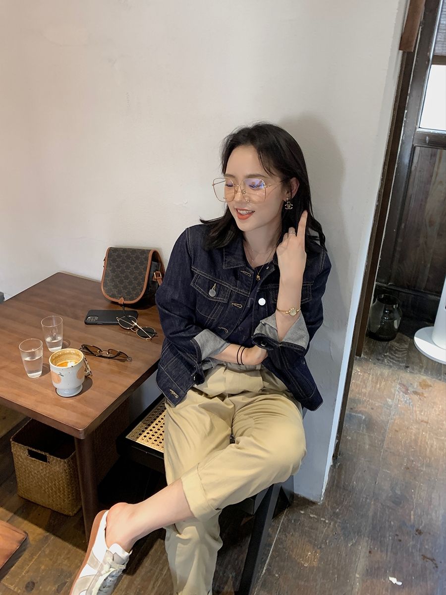 牛仔外套搭配蓝色裤子好看,牛仔外套怎么搭配裤子或裙子