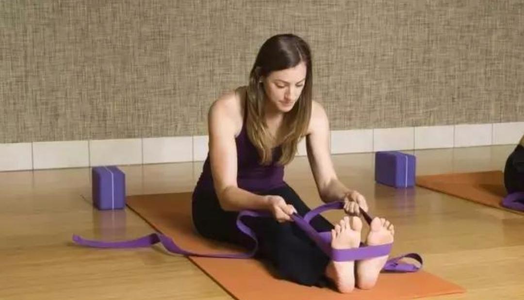 改善腰椎间盘突出最好的瑜伽动作,腰椎间盘突出的瑜伽治疗法