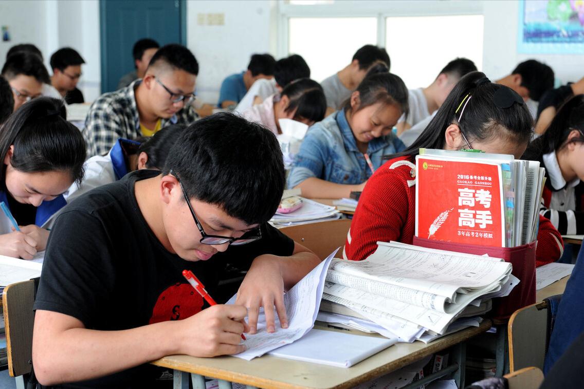 易烊千玺高考查成绩紧张到发抖,易烊千玺高考数学多少