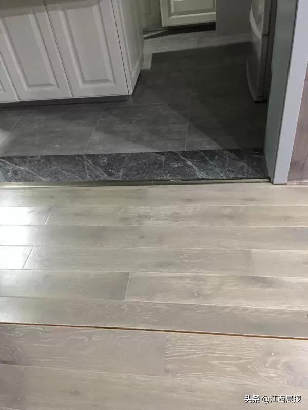 实木地板变形了怎么办,实木地板有点变形正常吗怎么修复