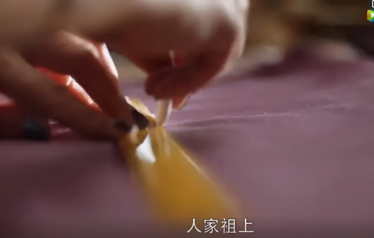 两个美女在公司打架薅头发,泰剧女人打架抓脸薅头发