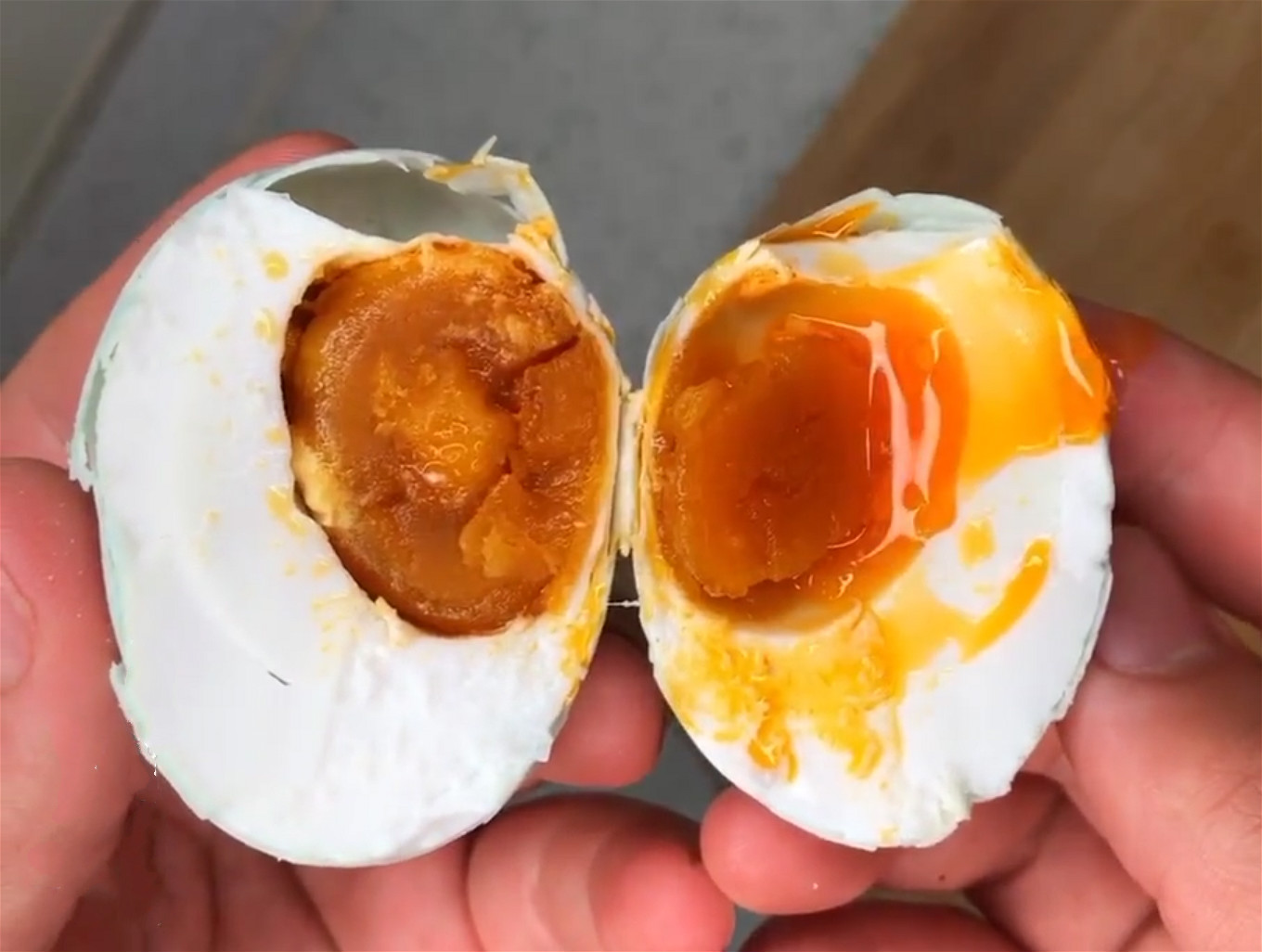 盐水腌咸鸭蛋的正确方法,腌咸鸭蛋不用酒用水滚盐技巧