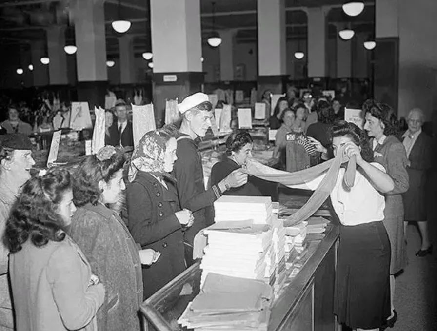 杨幂的腿弯什么原因,杨幂的筷子腿为啥那么细