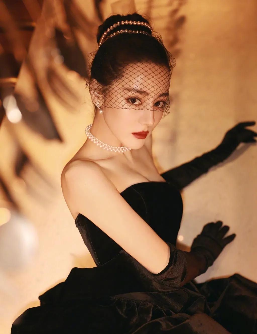 除了优雅贵气,珍珠还能休闲、叛逆、又嘻哈?