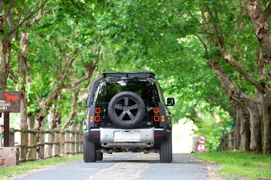 最新路虎卫士越野车,路虎卫士固特异at胎