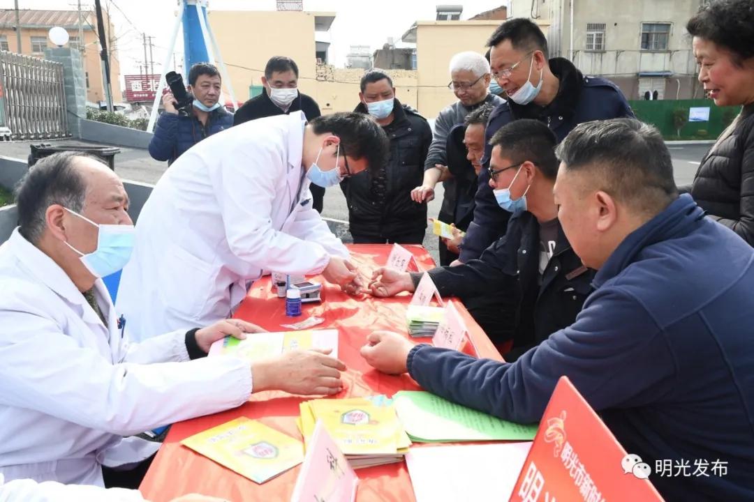 雷锋精神真实图片,雷锋精神特写镜头