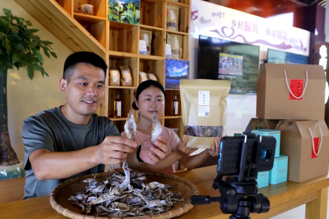 榛勫北鍑屼簯璁茶瘽瑙嗛,榛勫北甯傚涔﹁鍑屼簯