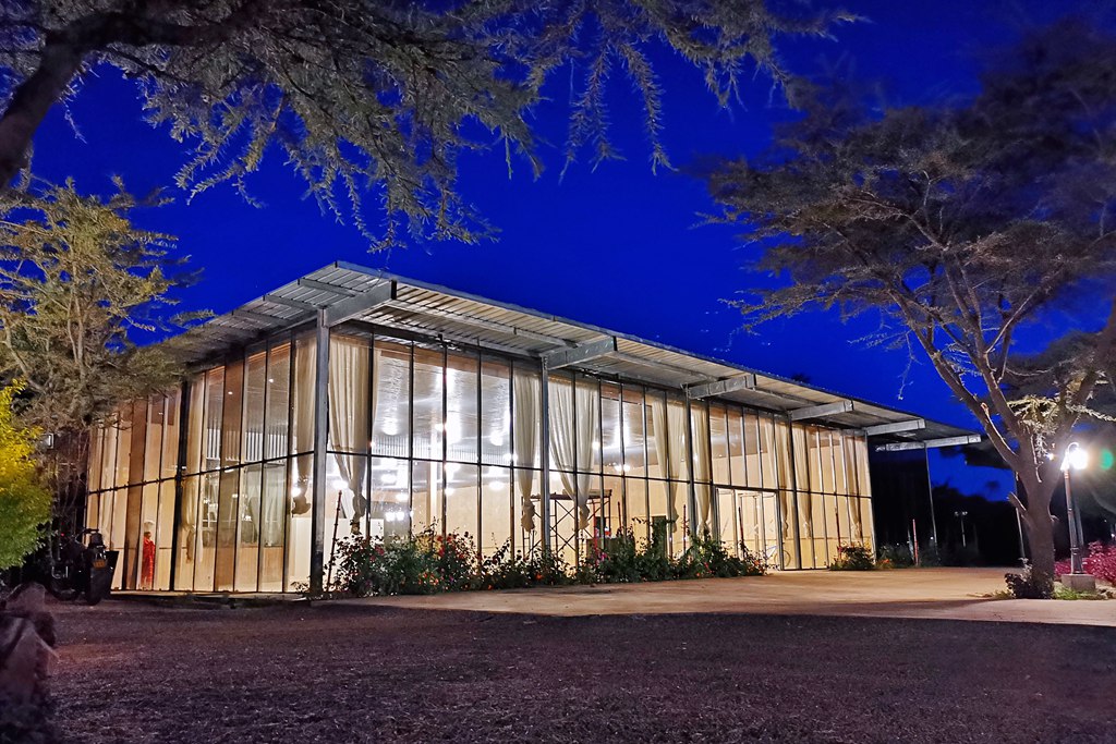 一个中国人在肯尼亚草原旅游创业：老外惊见中国速度，当地人感激