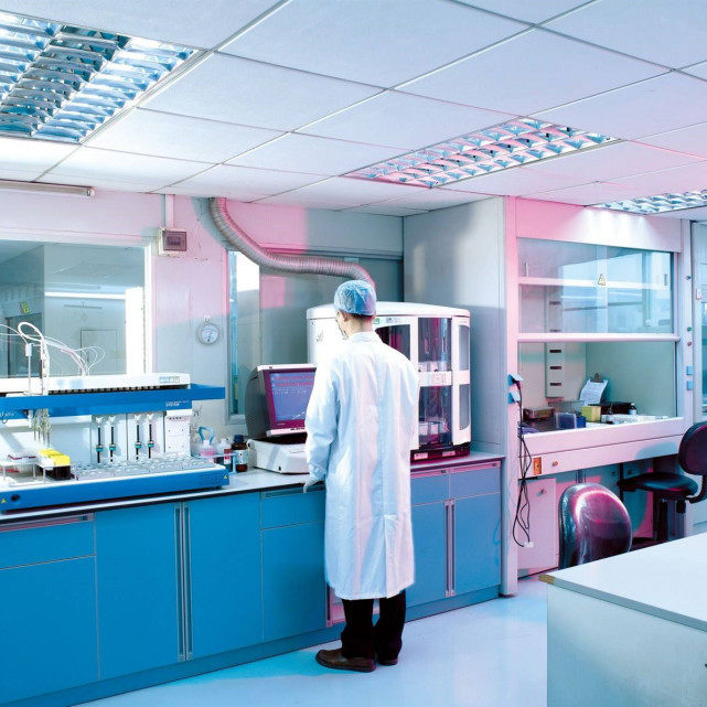 巴西“游医”:每天看300病人，手术从来不麻醉。网友：有证吗？