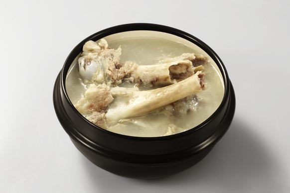 电压力锅大骨汤怎样熬才汤白,熬大骨汤放盐吗