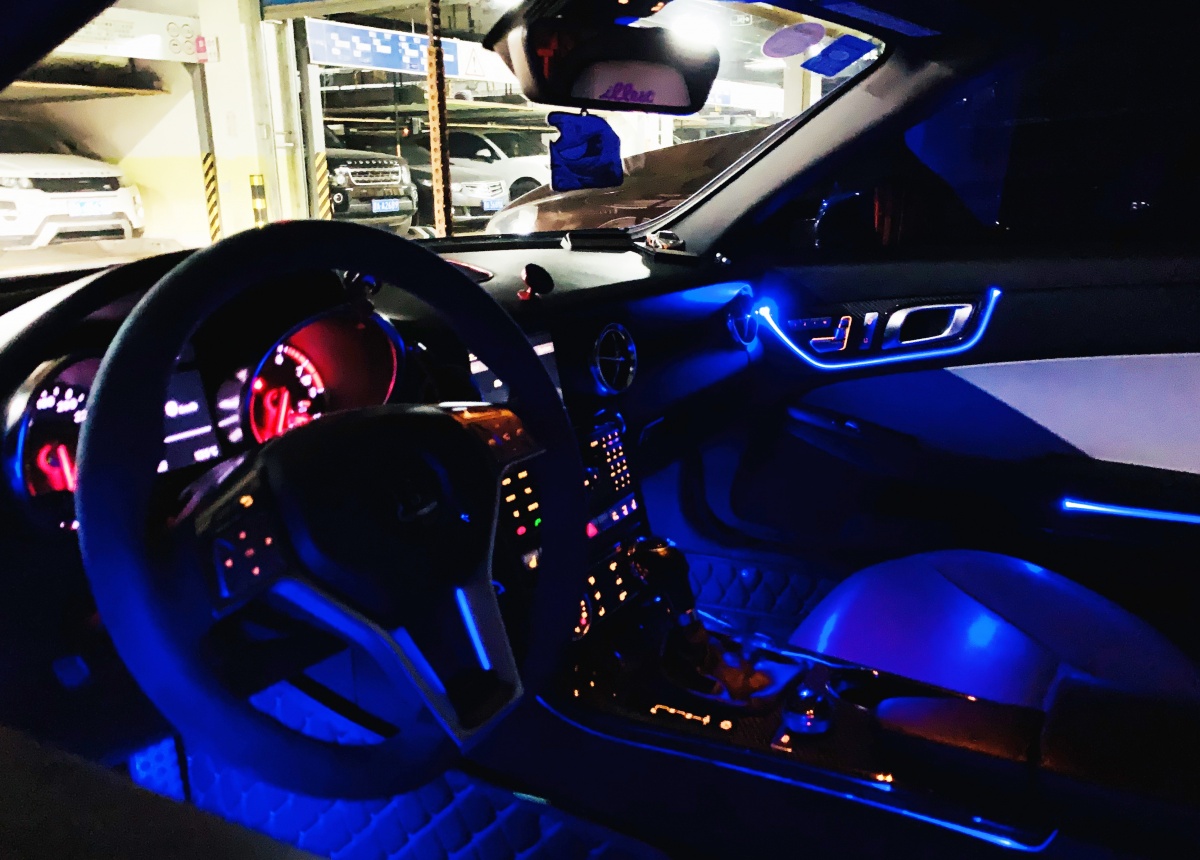 换上劳斯莱斯轮毂的巴博斯26SC,全身散发出高贵的气质