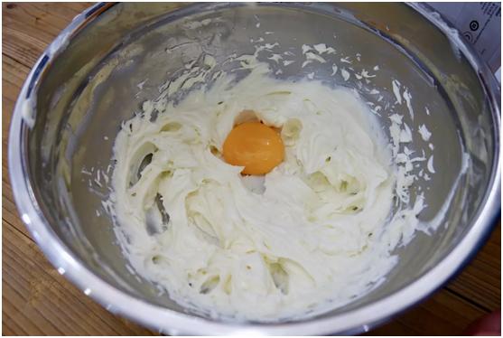 轻乳酪芝士蛋糕,8寸轻乳酪芝士蛋糕最佳配方免烤