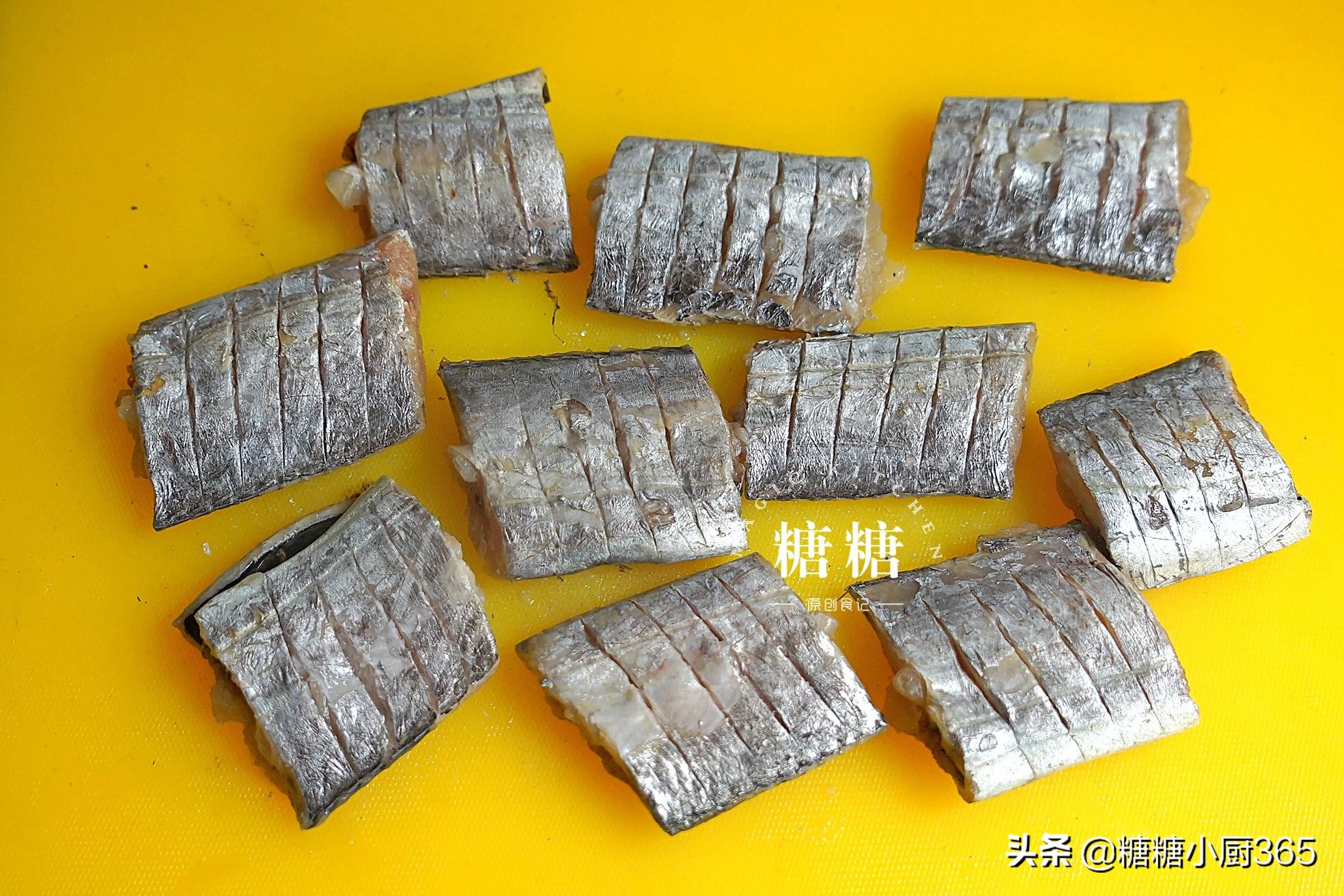 煎带鱼不粘锅不破皮怎么回事,煎带鱼不掉皮的五个妙招