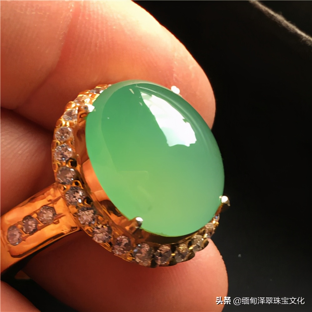 翡翠颜色的细节分类详解,翡翠帝王绿玉髓图片大全