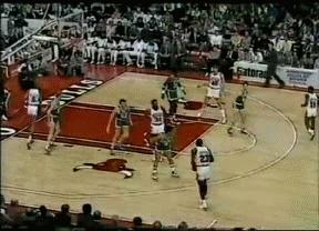 华丽的过人招式篮球,篮球单挑视频转身过人技巧