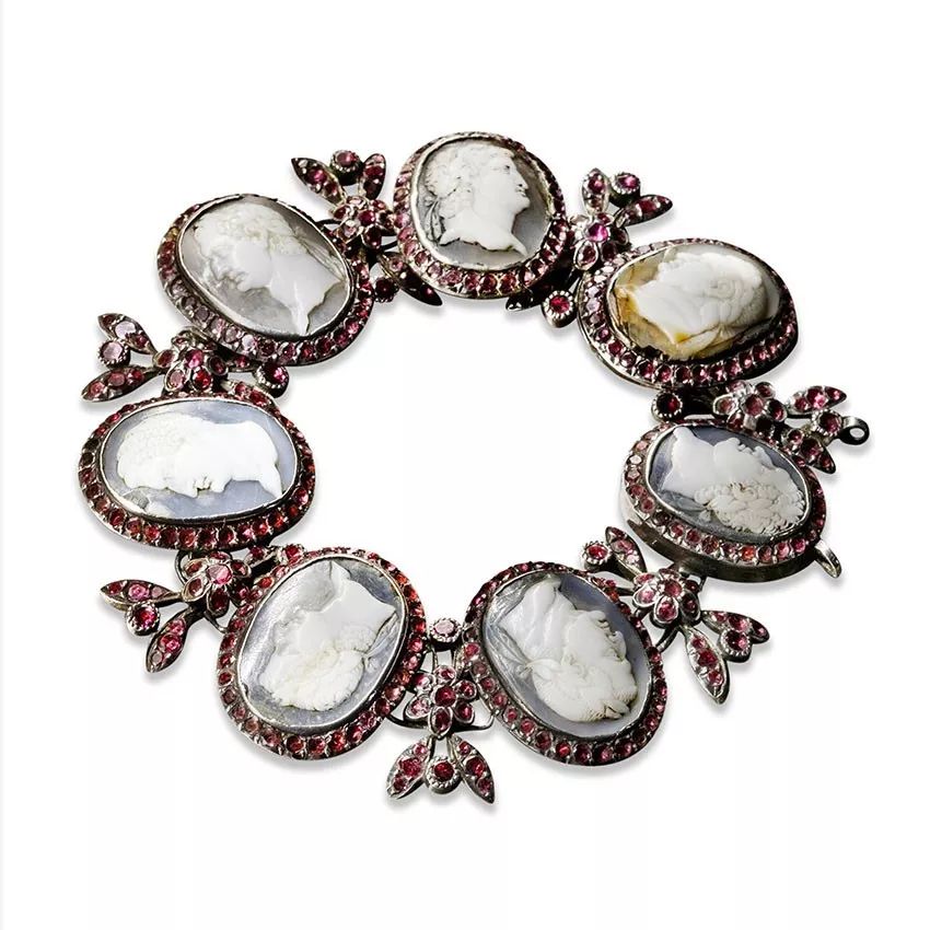 哪个贵族没戴过这个牌子的珠宝，都显得没面子