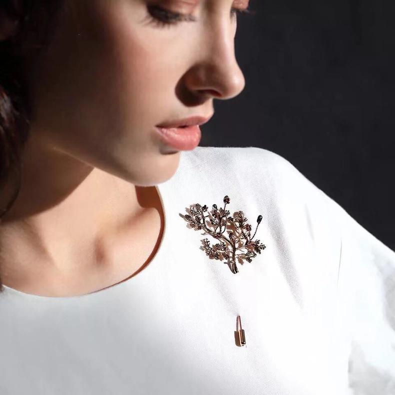 别上一枚胸针，让你温婉精致有气质