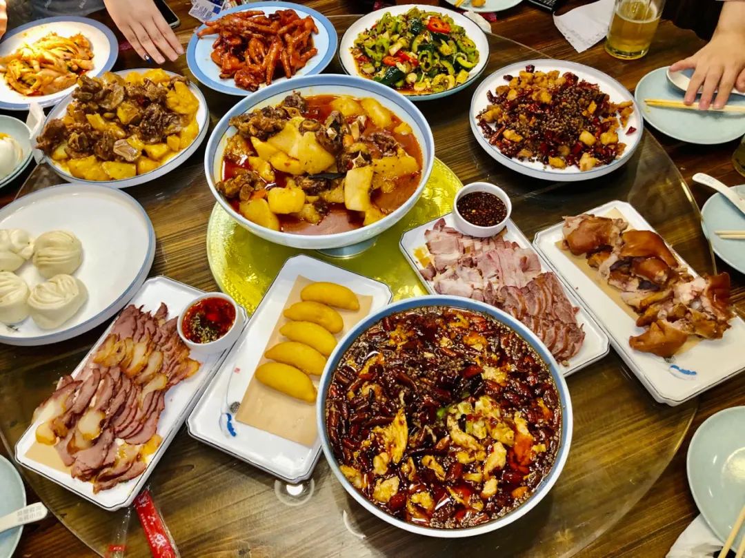 长春铁北这家原浆太盖了，配上各种融合小菜，快叫上朋友一起来吧