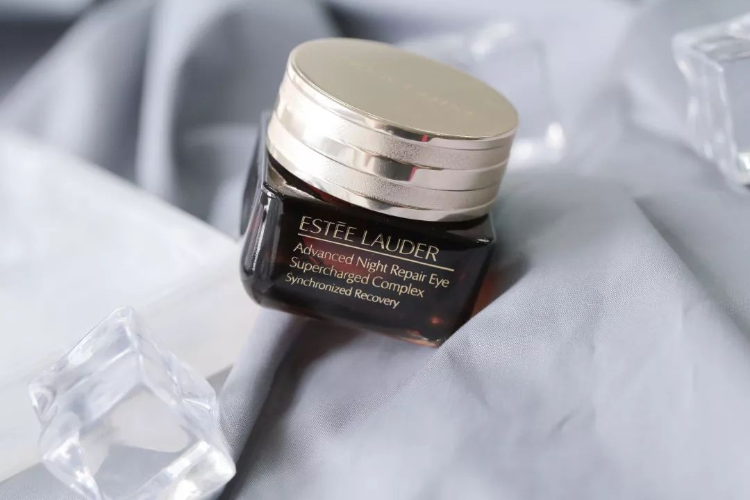 吴宣仪黑唇妆,吴宣仪被造型师吐槽