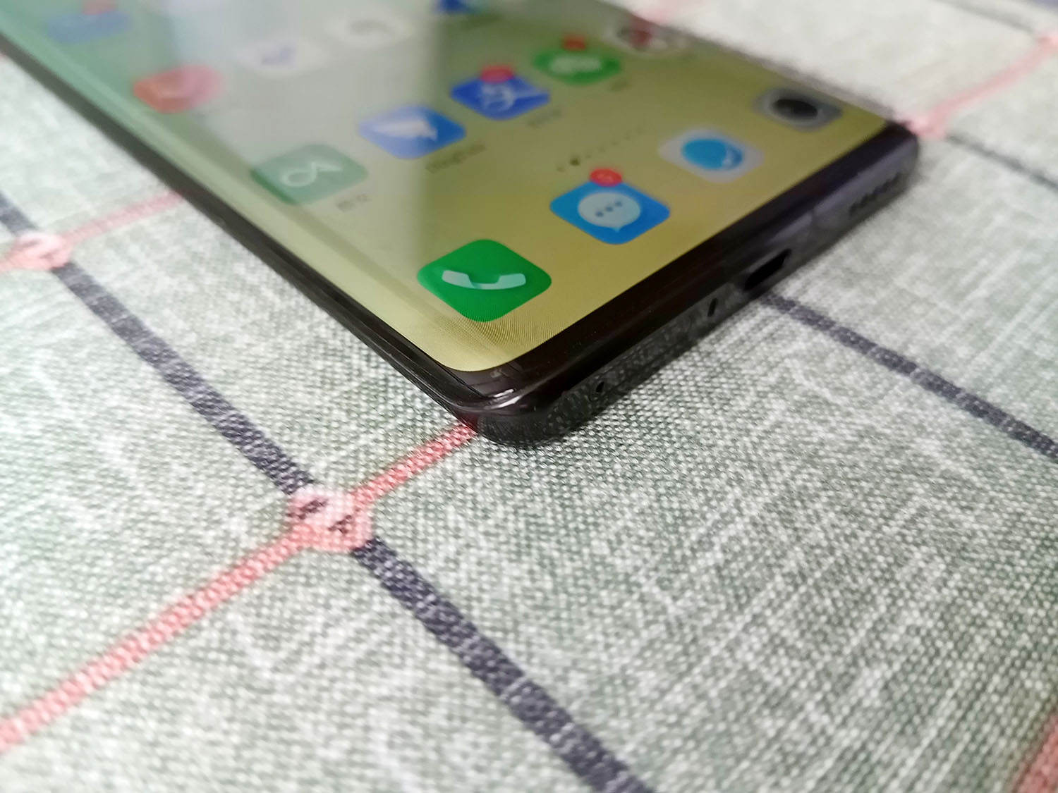 荣耀v40最详细评测,荣耀v20半年后表现如何