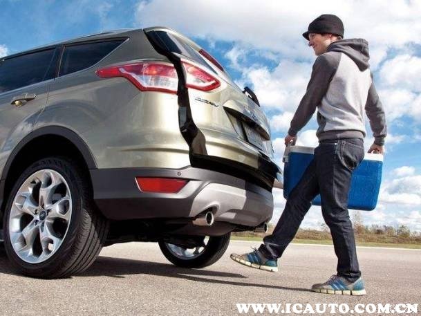 车钥匙锁后备箱里怎么办车门已锁,车钥匙放后备箱后备箱关不上