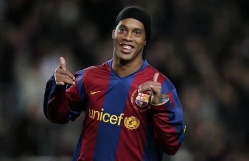 绿茵场庆祝动作,绿茵信仰进三个球庆祝动作